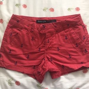 Red shorts w blue anchor design. Juniors size 5.